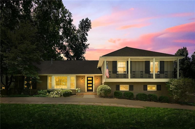 9700 Wenonga Ln, Leawood, KS 66206