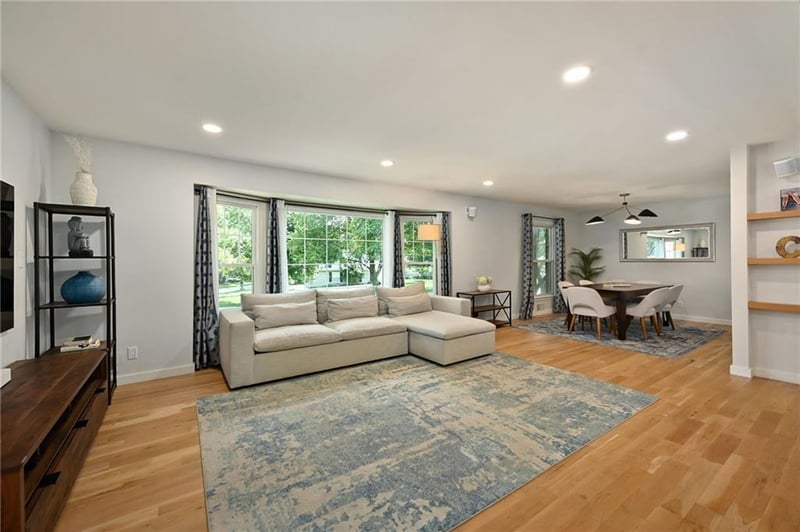 9700 Wenonga Ln, Leawood, KS 66206