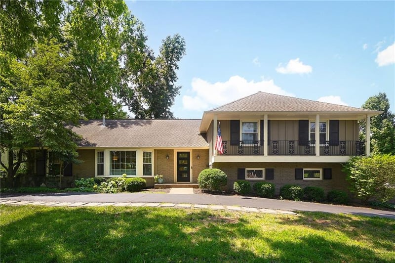 9700 Wenonga Ln, Leawood, KS 66206