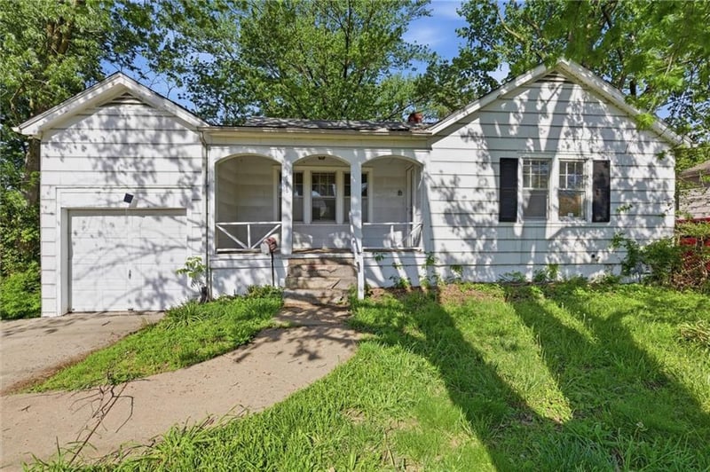 1506 S Hedges Ave, Independence, MO 64052