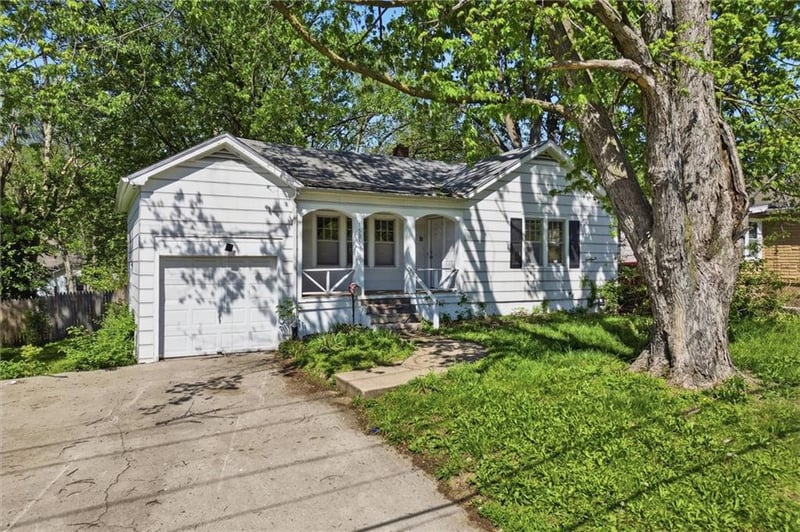 1506 S Hedges Ave, Independence, MO 64052