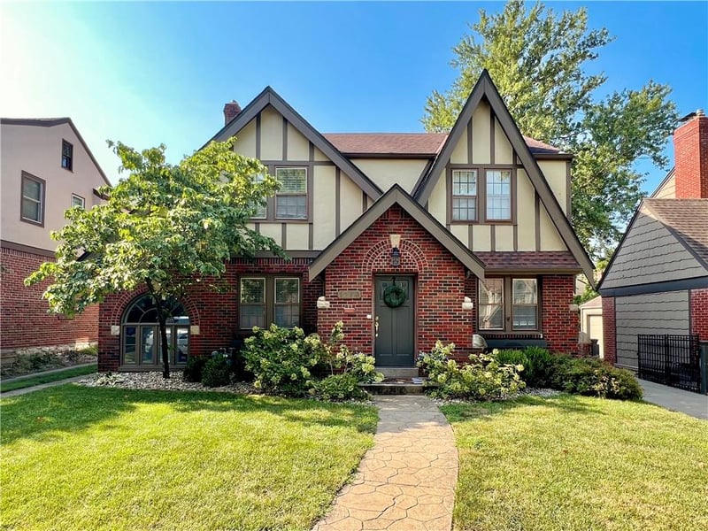 1279 W 72nd Ter, Kansas City, MO 64114