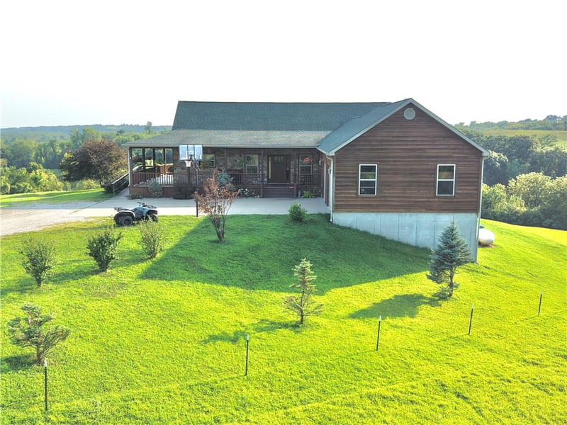 954 Tioga Rd, Wathena, KS 66090