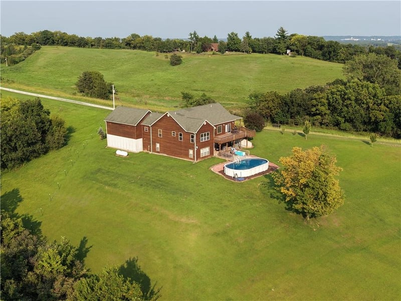 954 Tioga Rd, Wathena, KS 66090