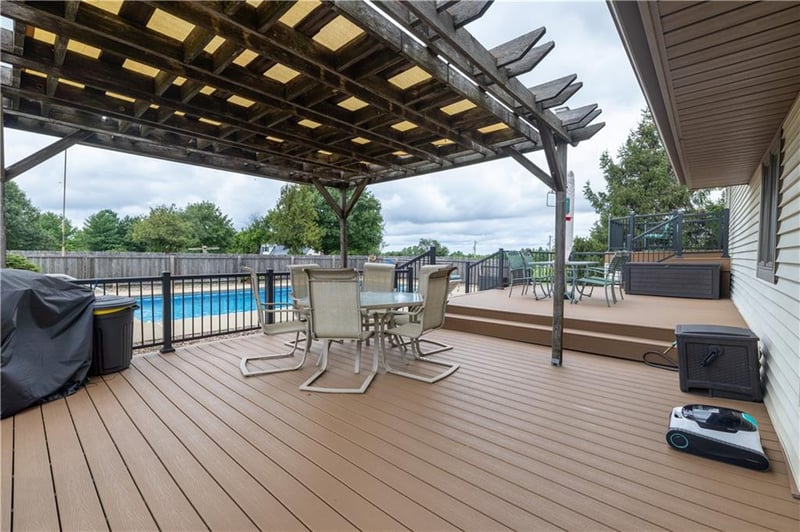 6 Delaney Dr, St Joseph, MO 64507