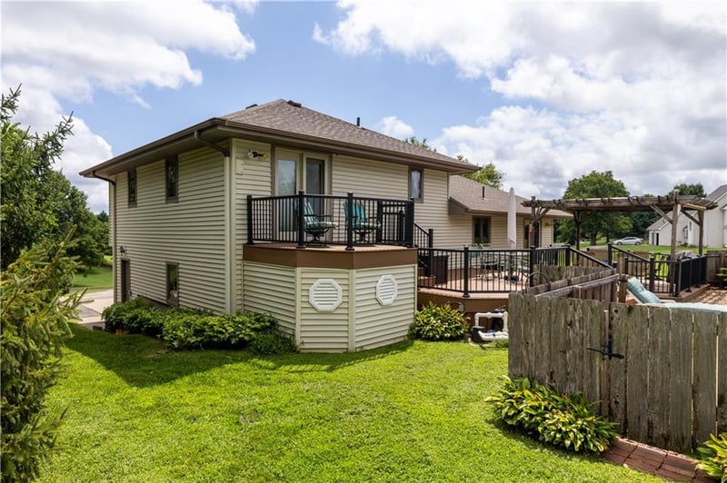 6 Delaney Dr, St Joseph, MO 64507