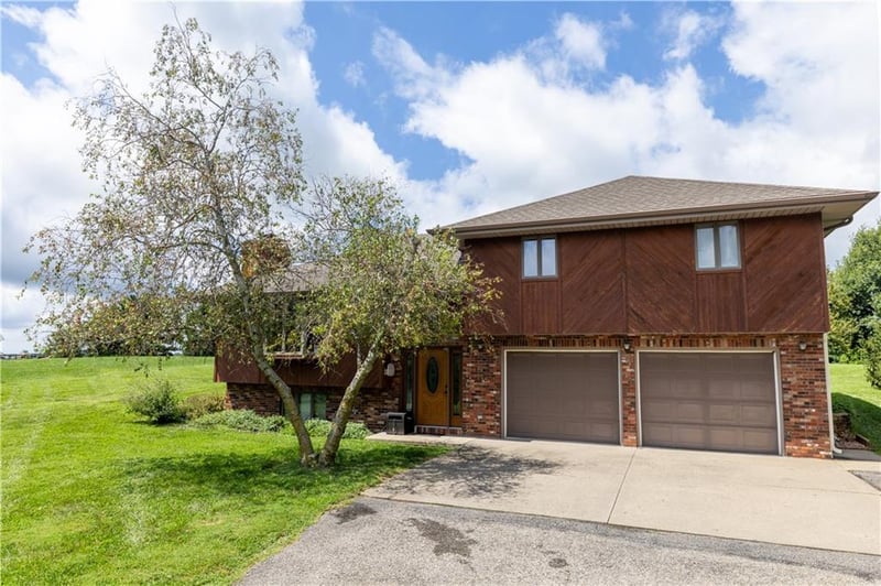 6 Delaney Dr, St Joseph, MO 64507