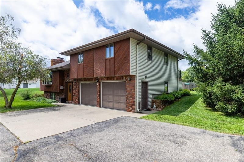 6 Delaney Dr, St Joseph, MO 64507