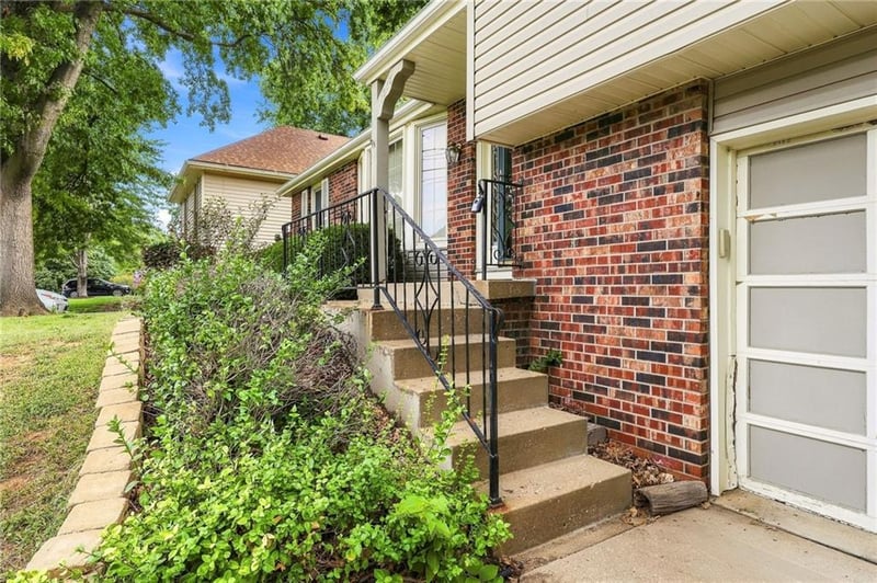 11017 Jackson Ave, Kansas City, MO 64137