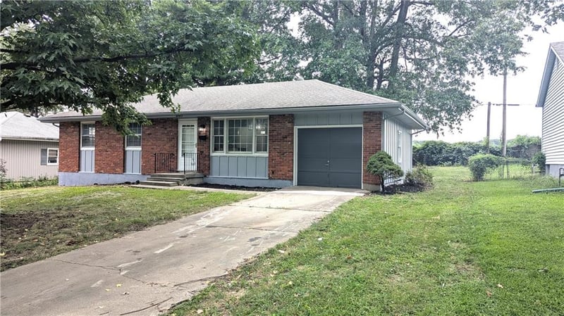 4002 S Hocker Ave, Independence, MO 64055