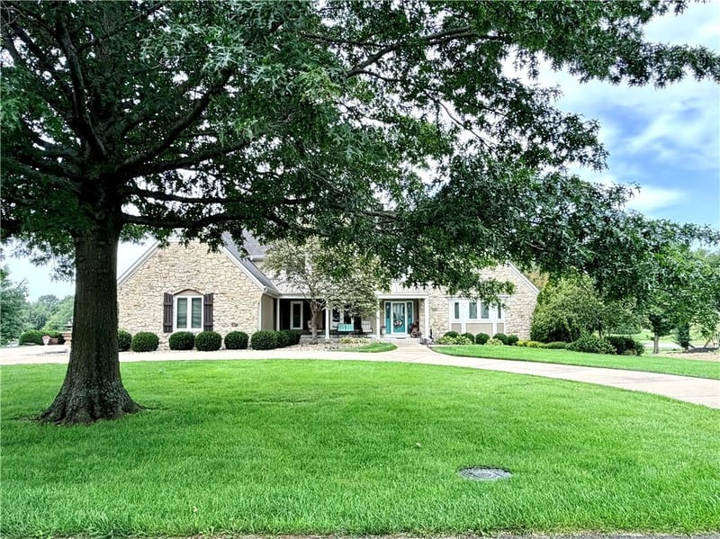 15592 S Greenwood St, Olathe, KS 66062