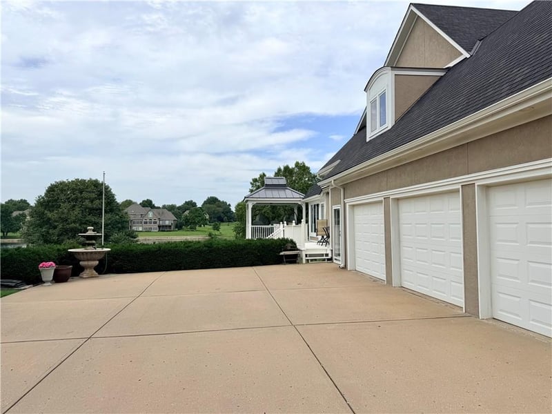 15592 S Greenwood St, Olathe, KS 66062