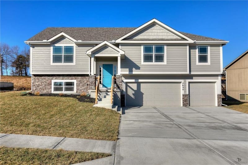 527 Skyview Ln, Liberty, MO 64068