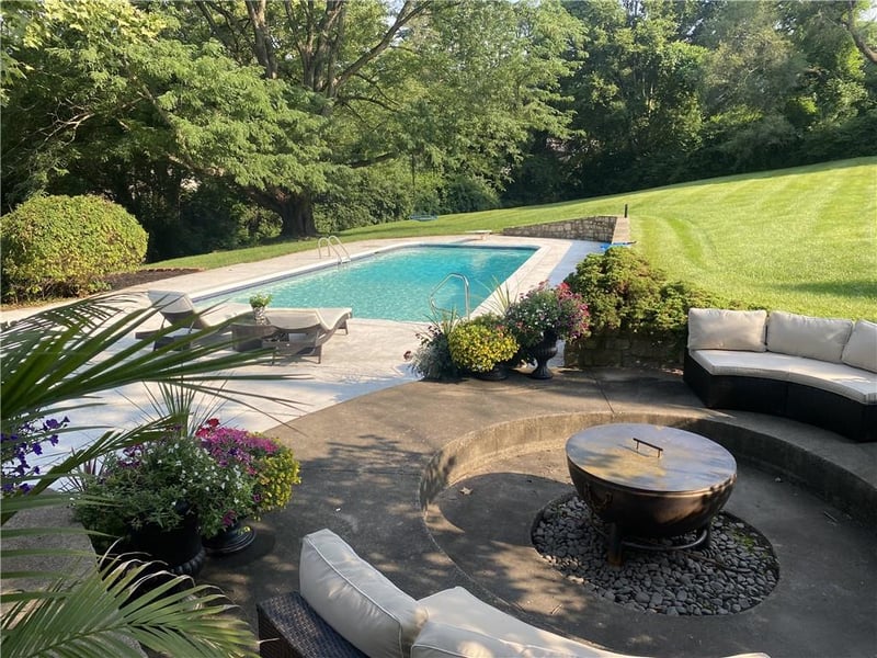 2312 W 98th St, Leawood, KS 66206