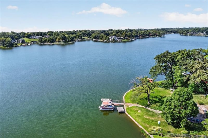 7400 NW Whipple Ln, Weatherby Lake, MO 64152