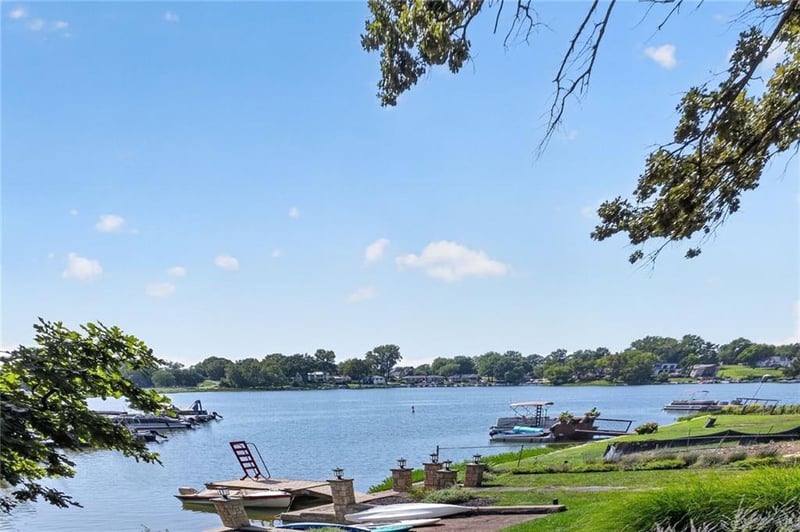 7400 NW Whipple Ln, Weatherby Lake, MO 64152