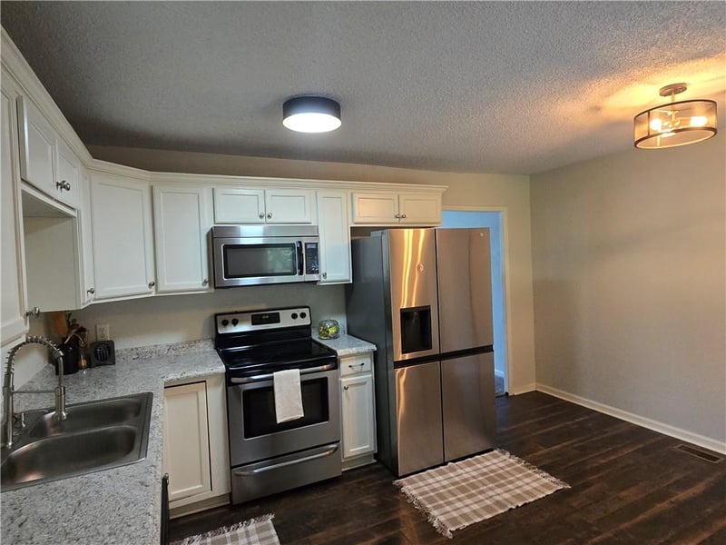 317 N Cochise Dr, Independence, MO 64056