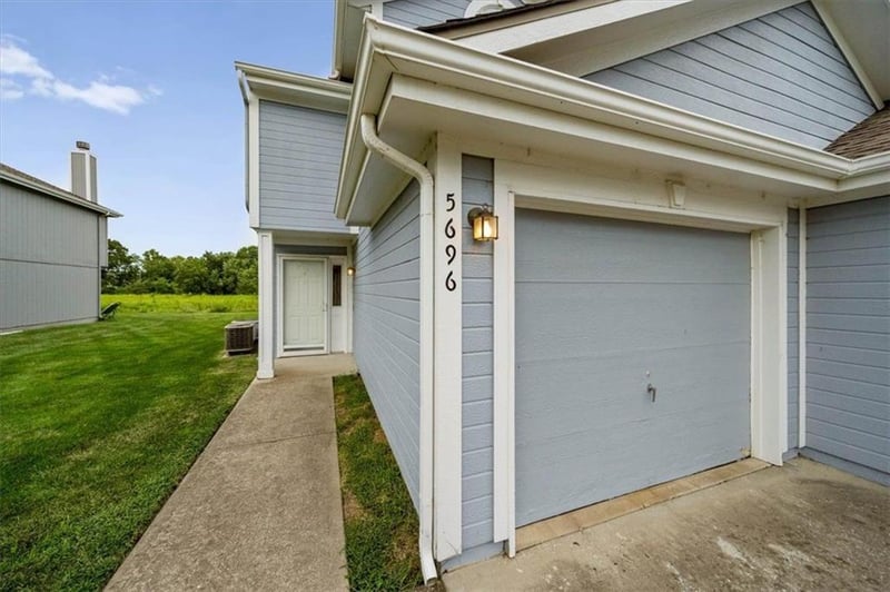 5696 NW Plantation Ln #174 A, Lee's Summit, MO 64064