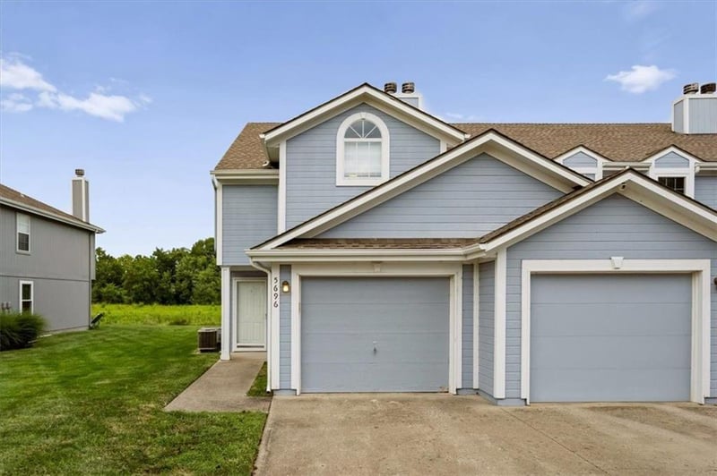 5696 NW Plantation Ln #174 A, Lee's Summit, MO 64064