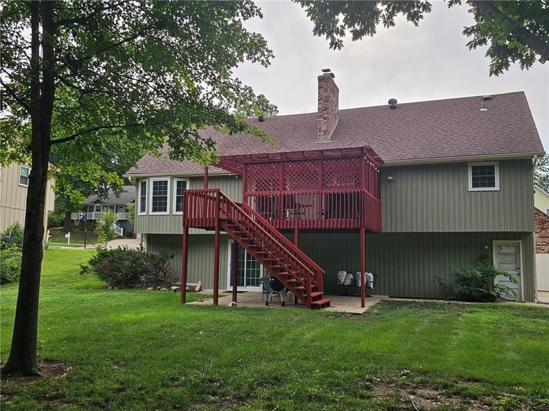 6440 Greenwood St, Shawnee, KS 66216