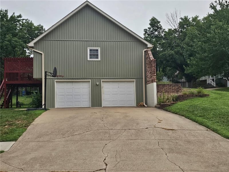 6440 Greenwood St, Shawnee, KS 66216