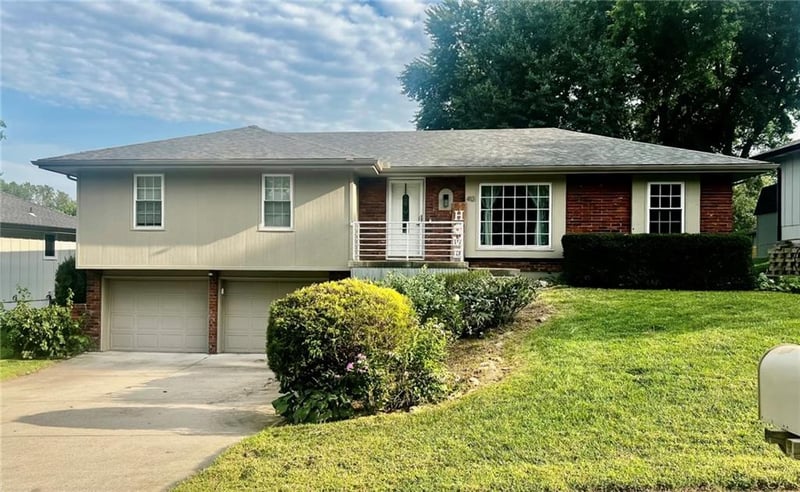 413 Pershing St, Liberty, MO 64068