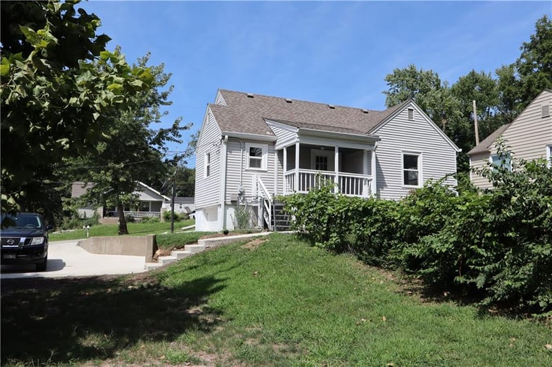 403 NE 41st St, Kansas City, MO 64116