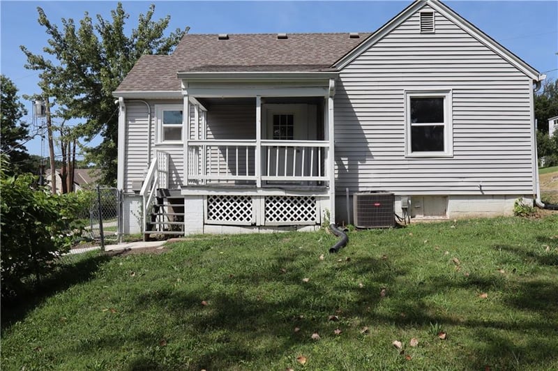 403 NE 41st St, Kansas City, MO 64116