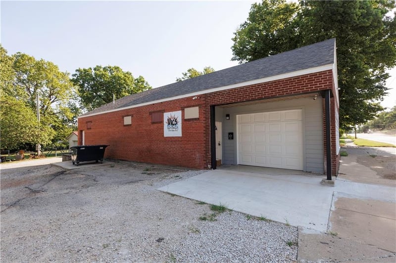 421 Washington St, Fredonia, KS 66736