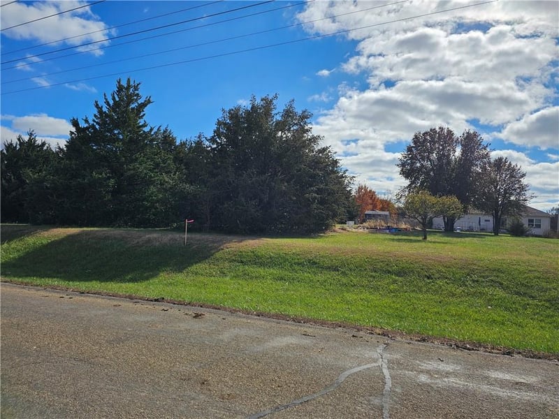 Lot 140 150 Choctaw Ln, Mclouth, KS 66054