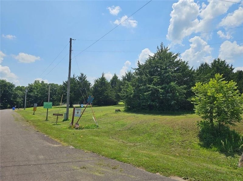 Lot 140 150 Choctaw Ln, Mclouth, KS 66054