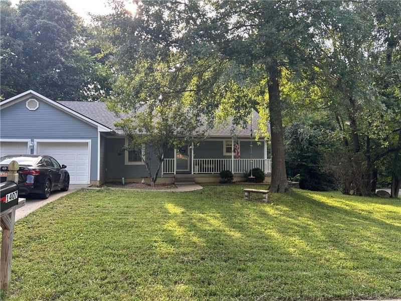 1407 Woodlawn Dr, Warrensburg, MO 64093