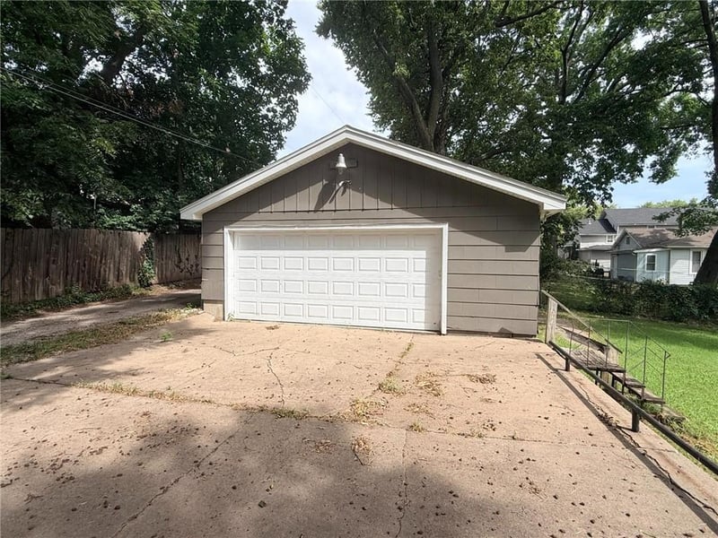 1418 6th Ave, Leavenworth, KS 66048