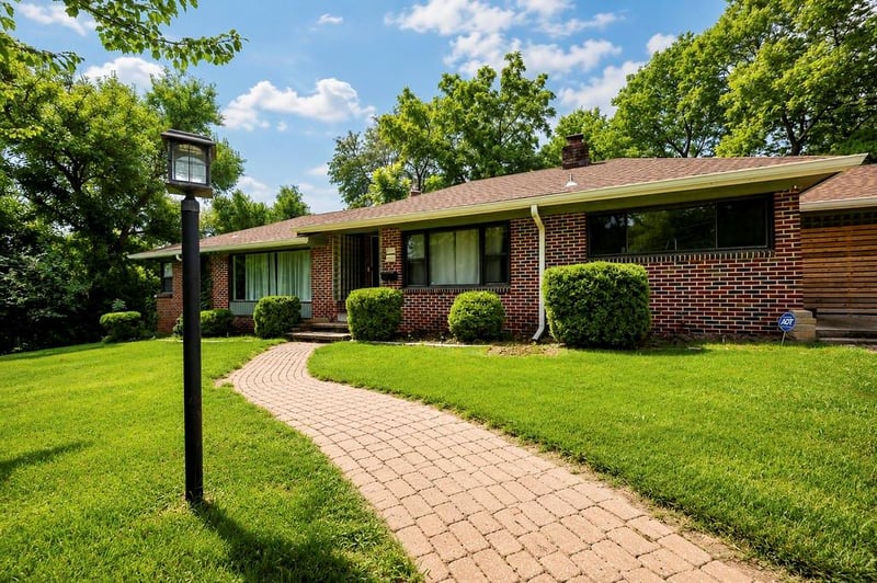 221 E 97th St, Kansas City, MO 64114