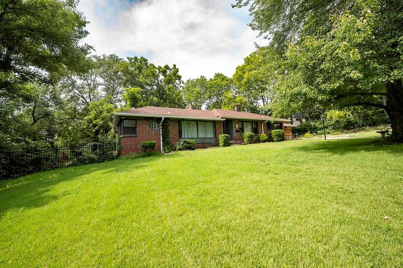 221 E 97th St, Kansas City, MO 64114