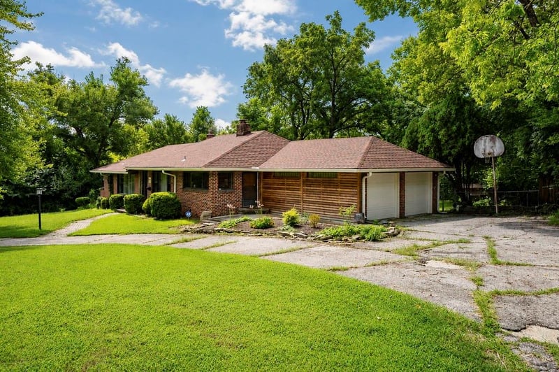 221 E 97th St, Kansas City, MO 64114