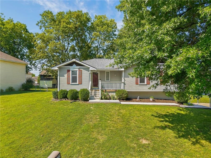 320 Regency Park St, Kearney, MO 64060