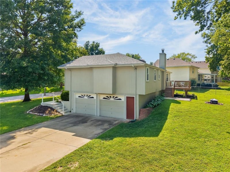 320 Regency Park St, Kearney, MO 64060