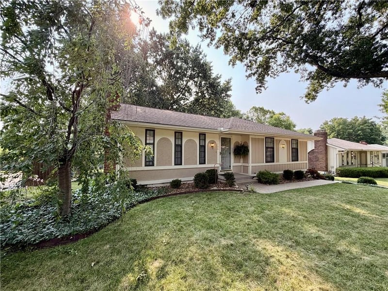700 SW 24th St, Blue Springs, MO 64015