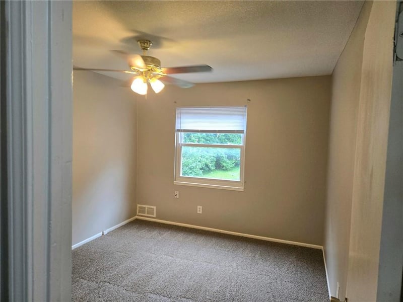 11527 Richmond Ave, Kansas City, MO 64134
