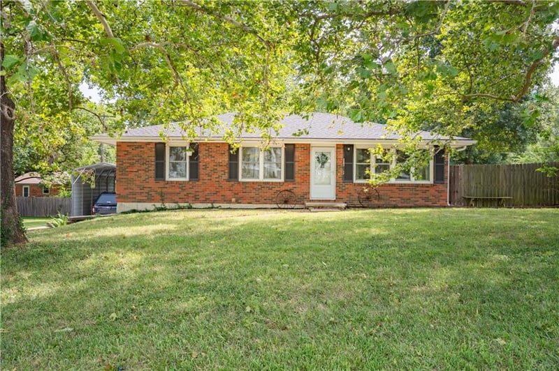 903 West St, Tonganoxie, KS 66086