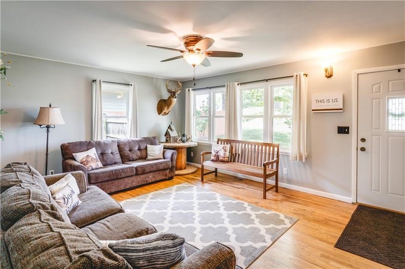 903 West St, Tonganoxie, KS 66086