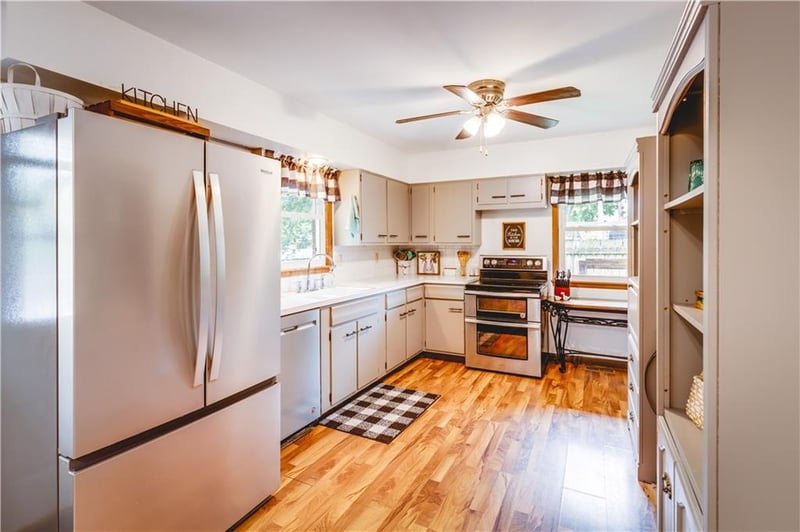 903 West St, Tonganoxie, KS 66086