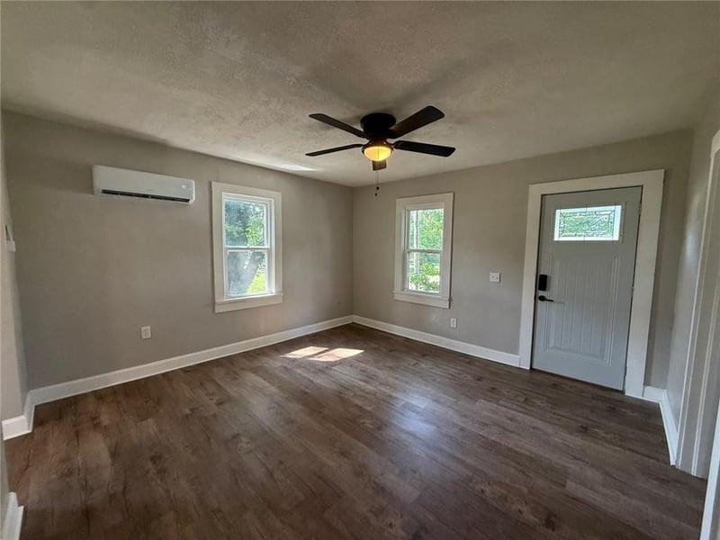 502 E Locust St, Stockton, MO 65785