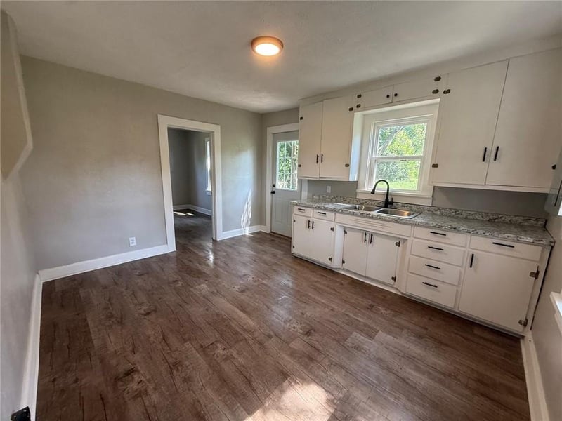 502 E Locust St, Stockton, MO 65785