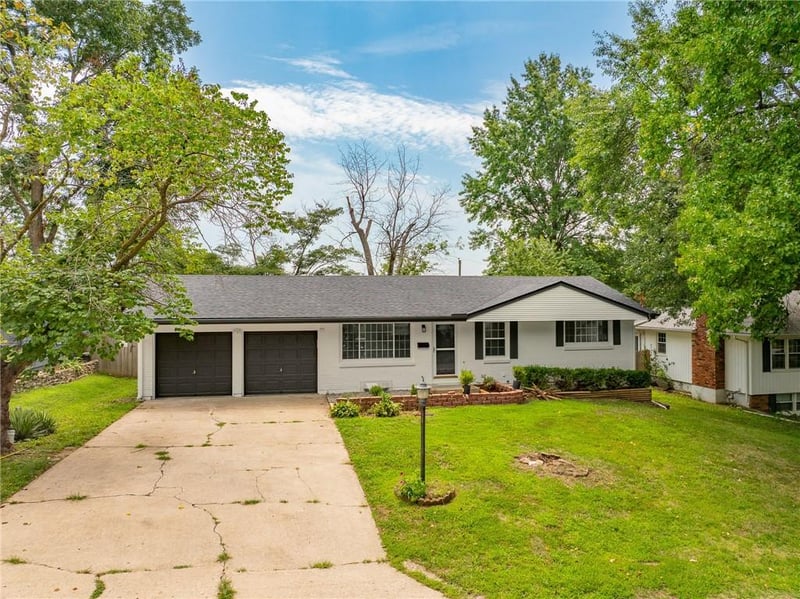 15309 E 44th Ter, Independence, MO 64055