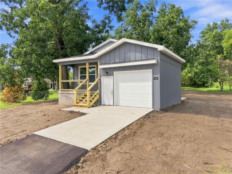 7908 Pleasant Valley Rd, Pleasant Valley, MO 64068