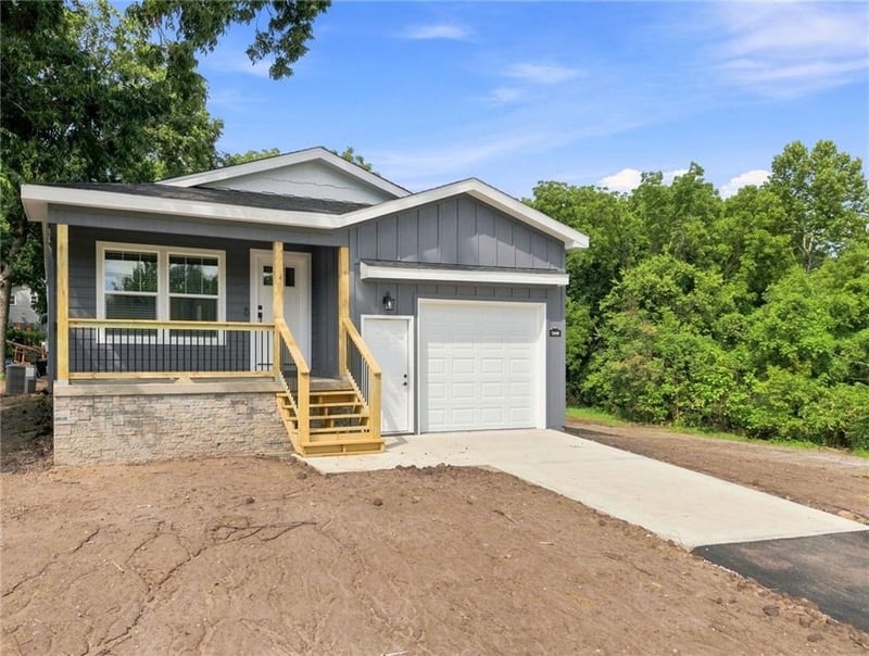 7908 Pleasant Valley Rd, Pleasant Valley, MO 64068