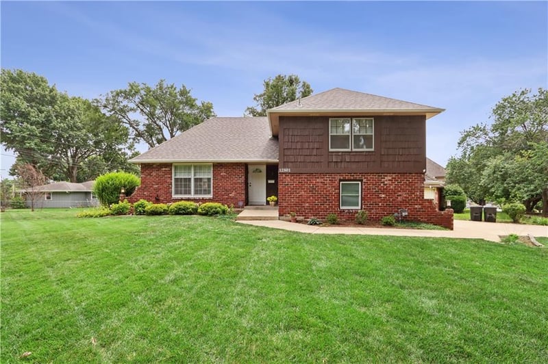 12801 Bristol Ave, Grandview, MO 64030