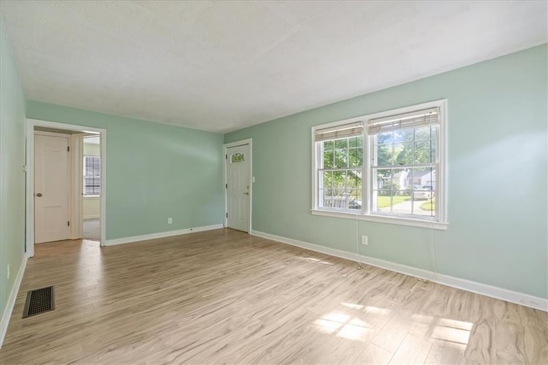 114 W Pocahontas Ln, Kansas City, MO 64114